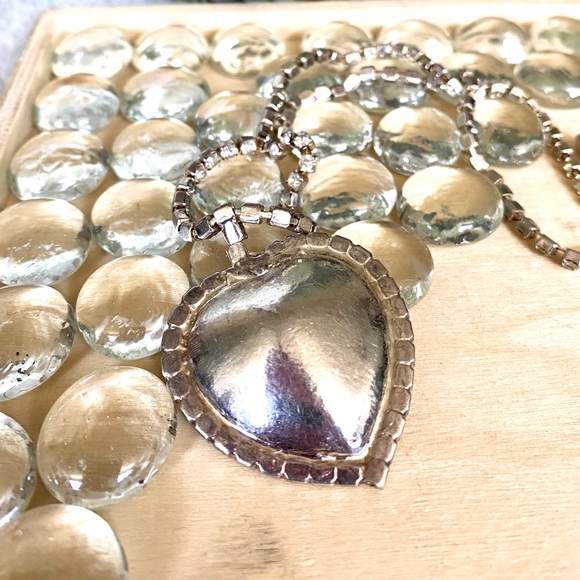 Gorgeous Sparkly Blue Heart Necklace. - Picture 4 of 4